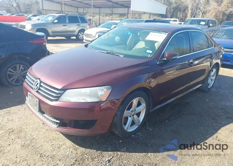 2012 Volkswagen Passat 2.5L Se z USA, uszkodzony, nr VIN 1VWBH7A35CC065395